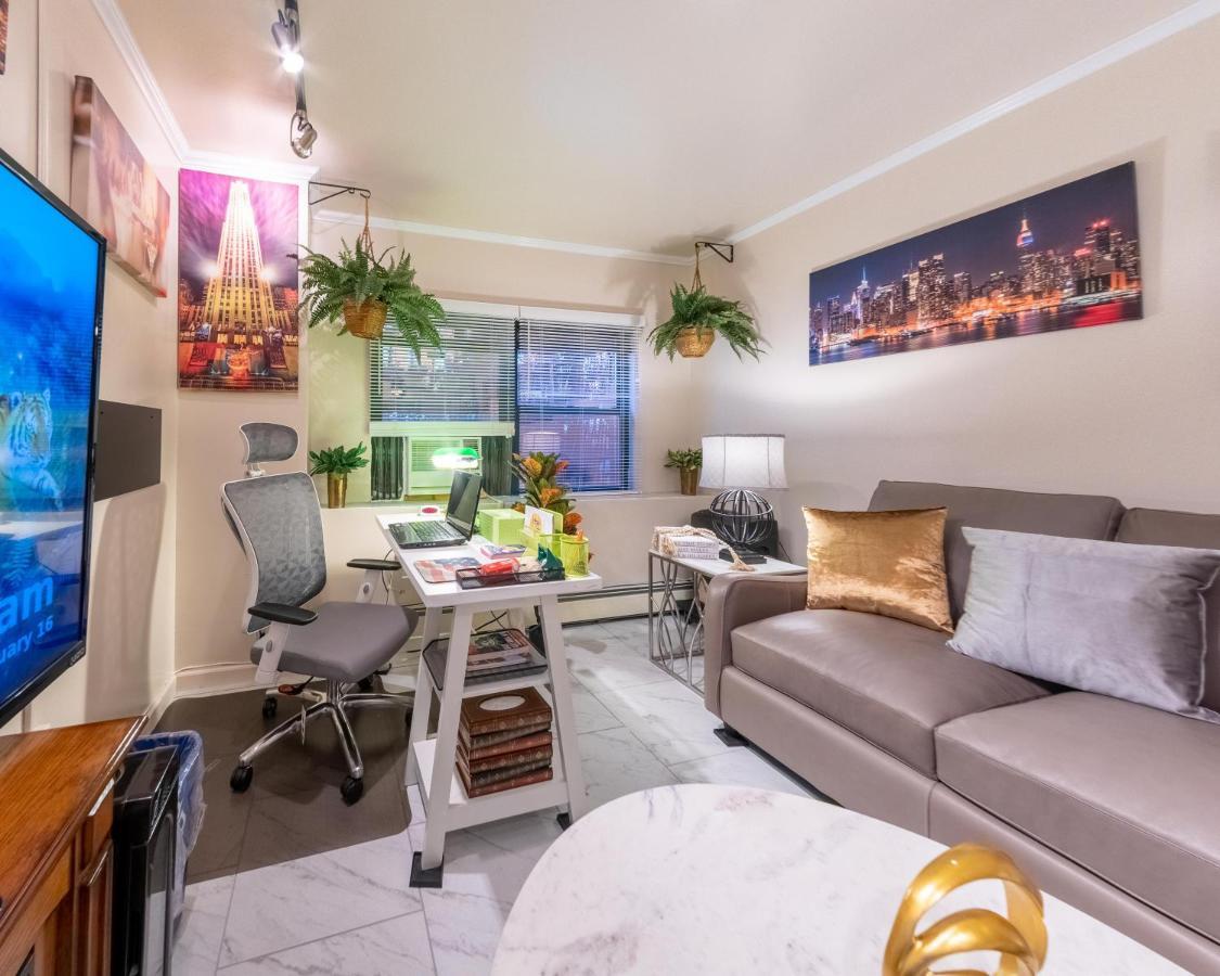 Two Bedrooms Apartment Manage And Supervise By Host Endless Features Amenities Dishwasher Washer Dryer Best Wifi Internet Services By Verizon Fios 960 Upload 960 Download Bi Monthly Free Housekeeping Services Huge 10000 Square Footage New York City Exterior photo