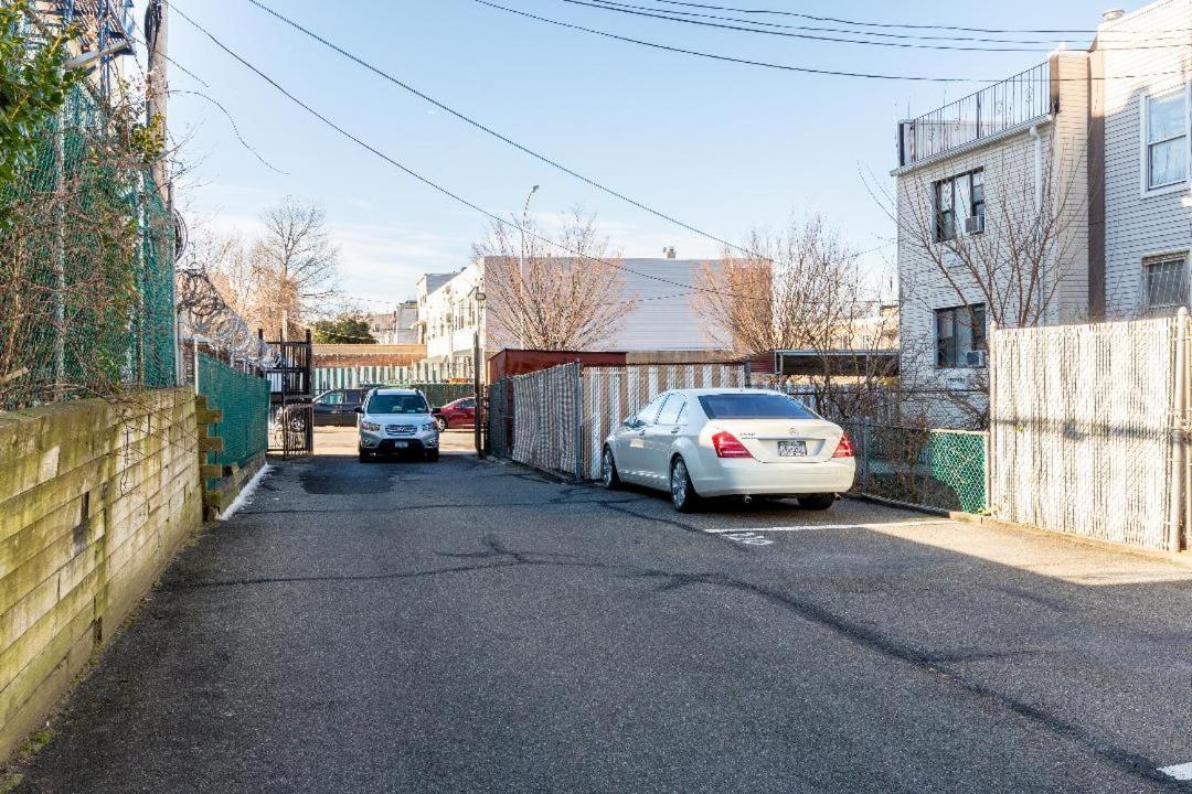 Two Bedrooms Apartment Manage And Supervise By Host Endless Features Amenities Dishwasher Washer Dryer Best Wifi Internet Services By Verizon Fios 960 Upload 960 Download Bi Monthly Free Housekeeping Services Huge 10000 Square Footage New York City Exterior photo